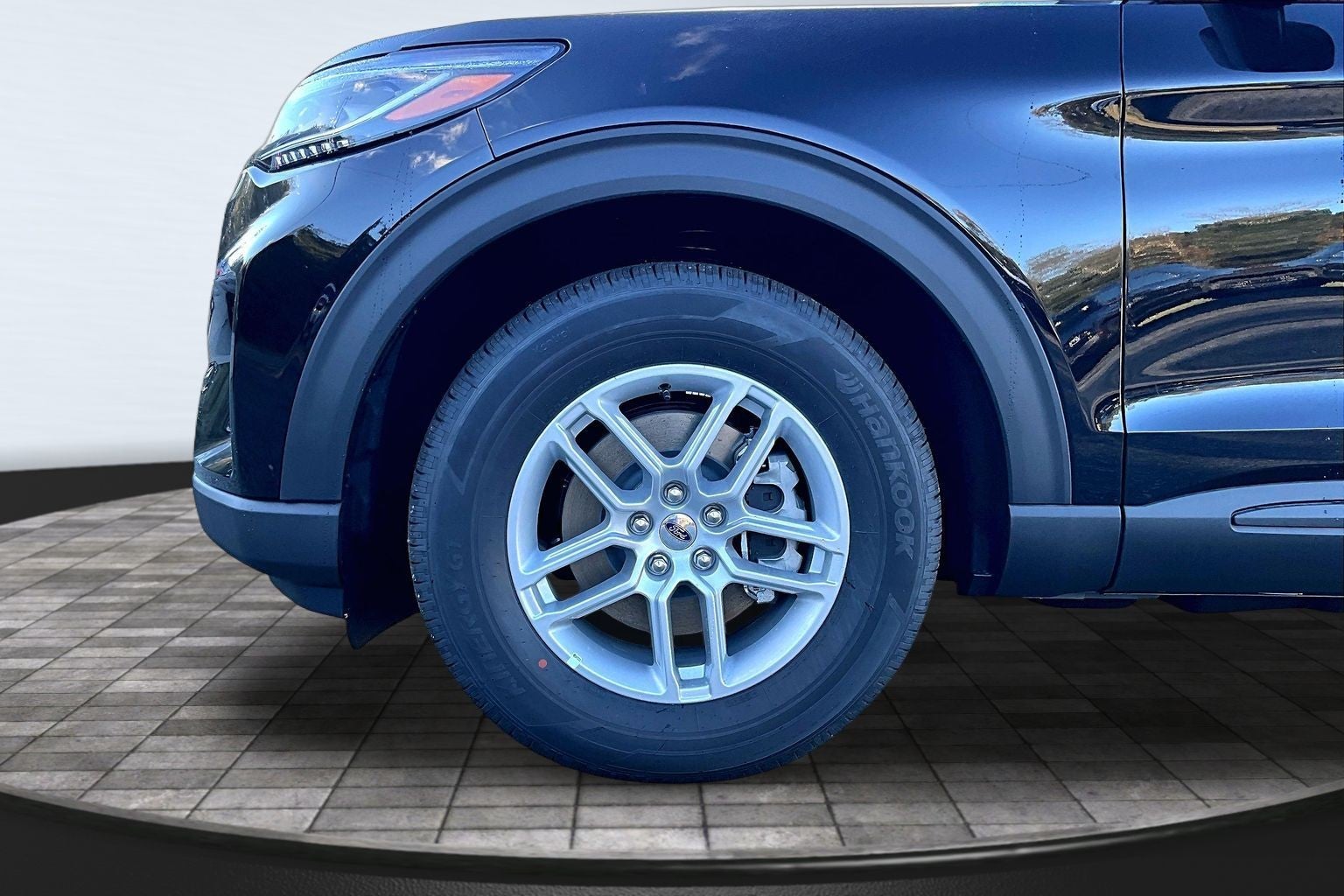 2027 Ford Explorer Active w/200A Pkg