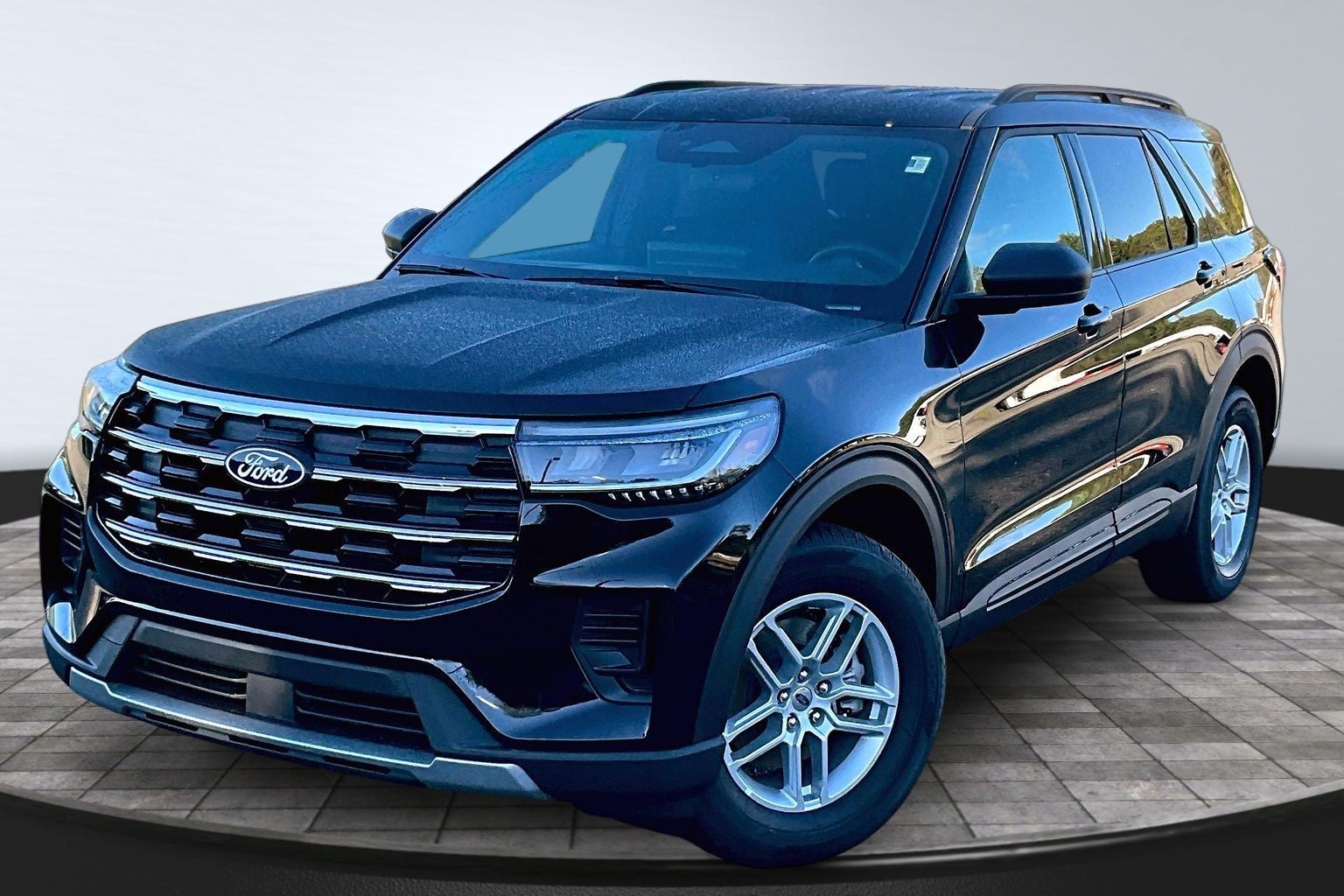 2027 Ford Explorer Active w/200A Pkg