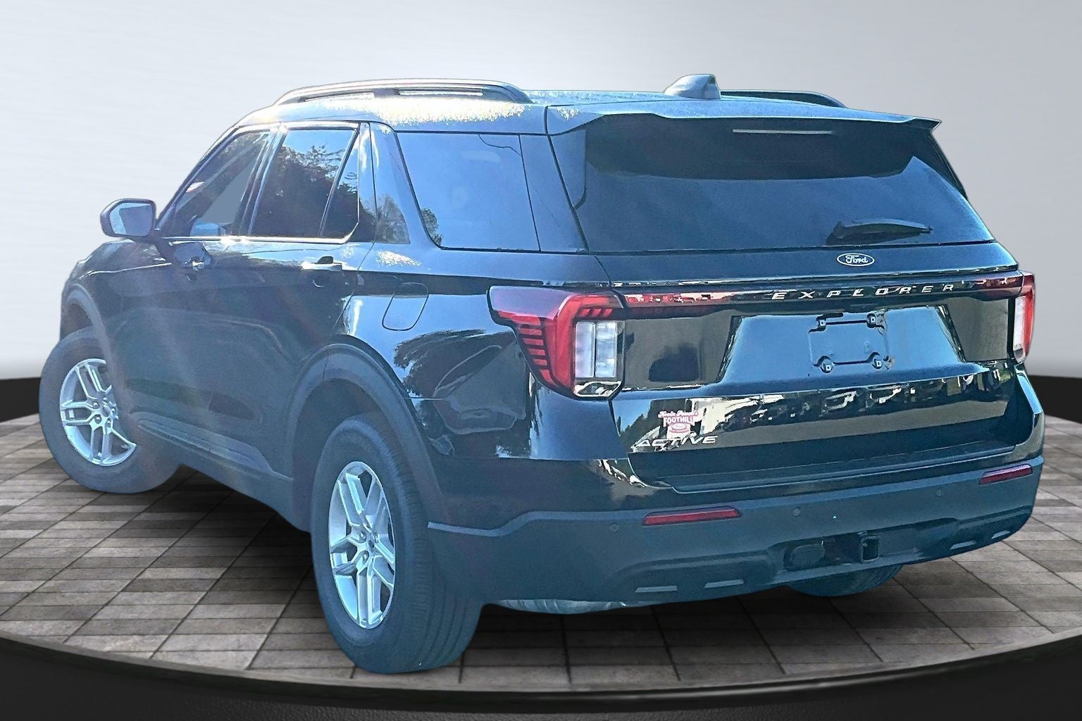 2027 Ford Explorer Active w/200A Pkg