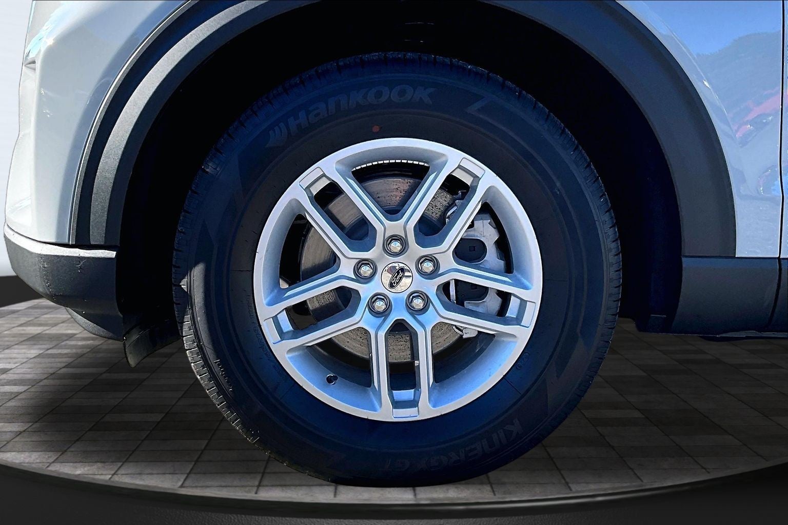 2027 Ford Explorer Active w/200A Pkg