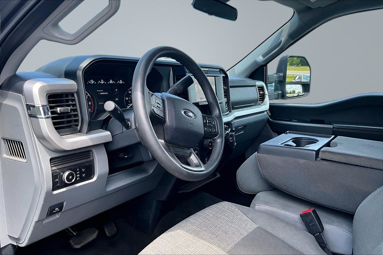 2025 Ford Super Duty F-250 SRW Base