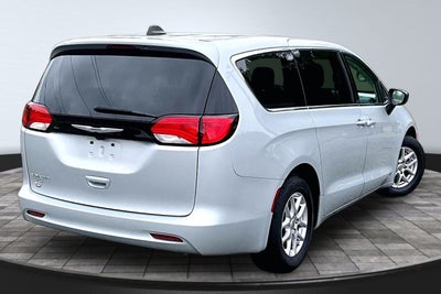 2024 Chrysler Voyager LX