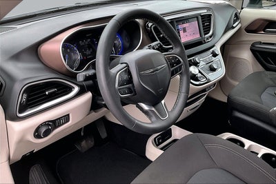2024 Chrysler Voyager LX