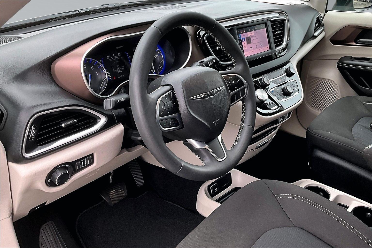 2024 Chrysler Voyager LX