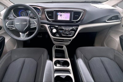 2024 Chrysler Voyager LX