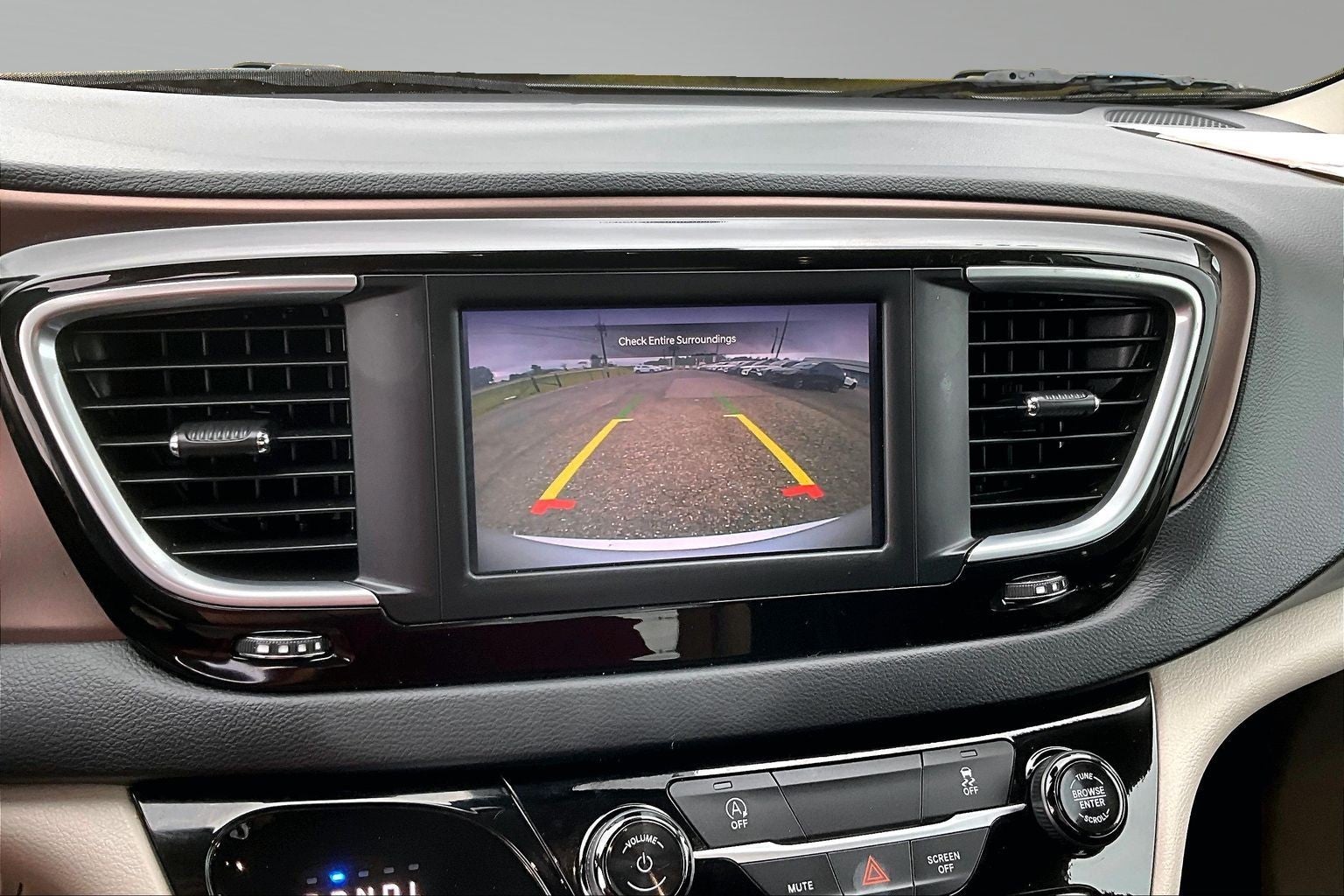 2024 Chrysler Voyager LX