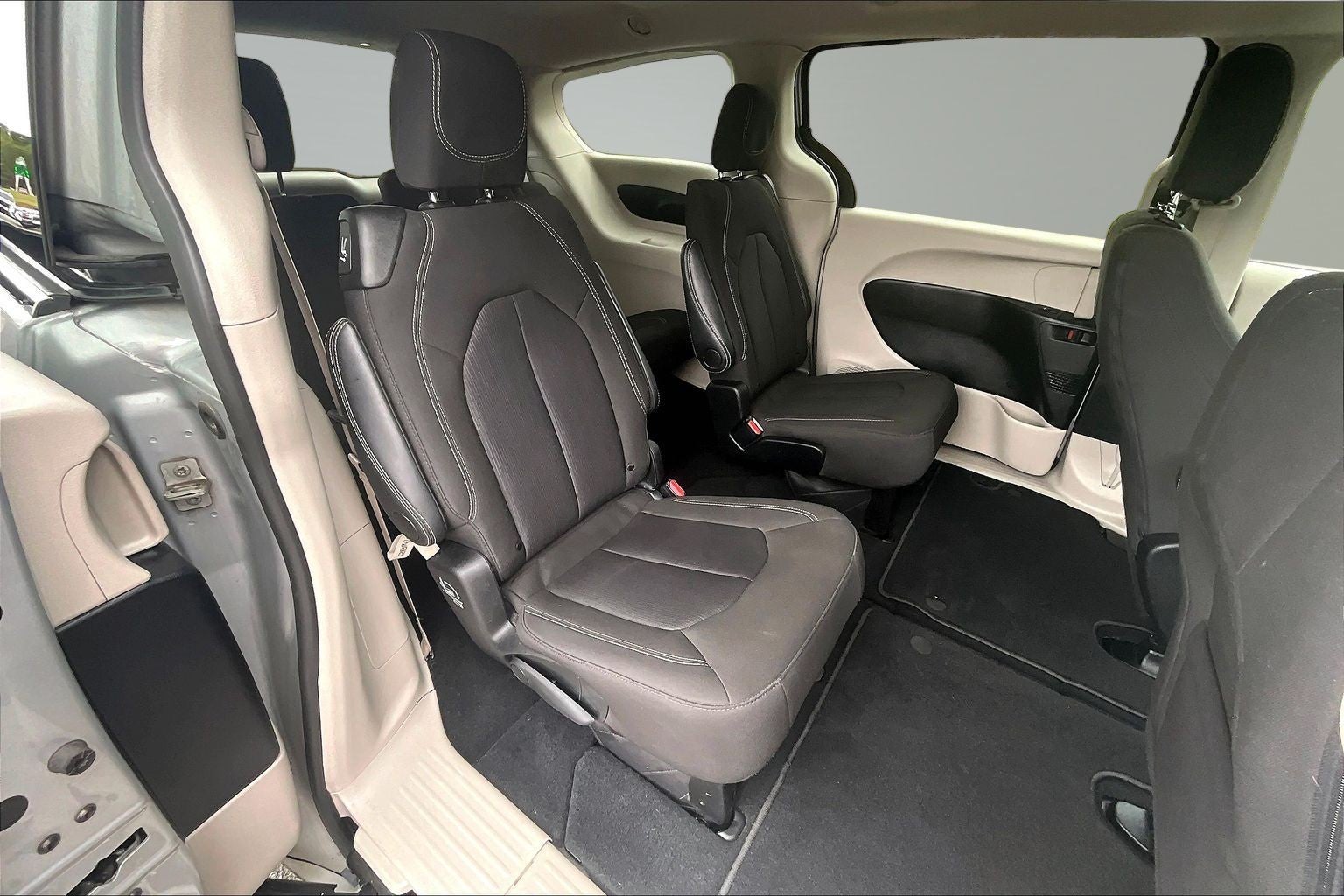 2024 Chrysler Voyager LX