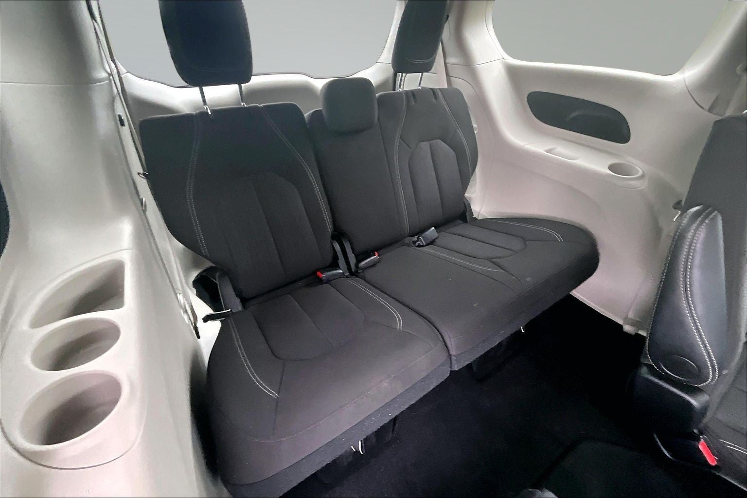 2024 Chrysler Voyager LX