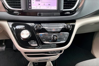 2024 Chrysler Voyager LX