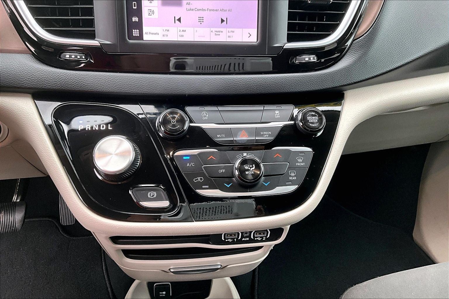 2024 Chrysler Voyager LX