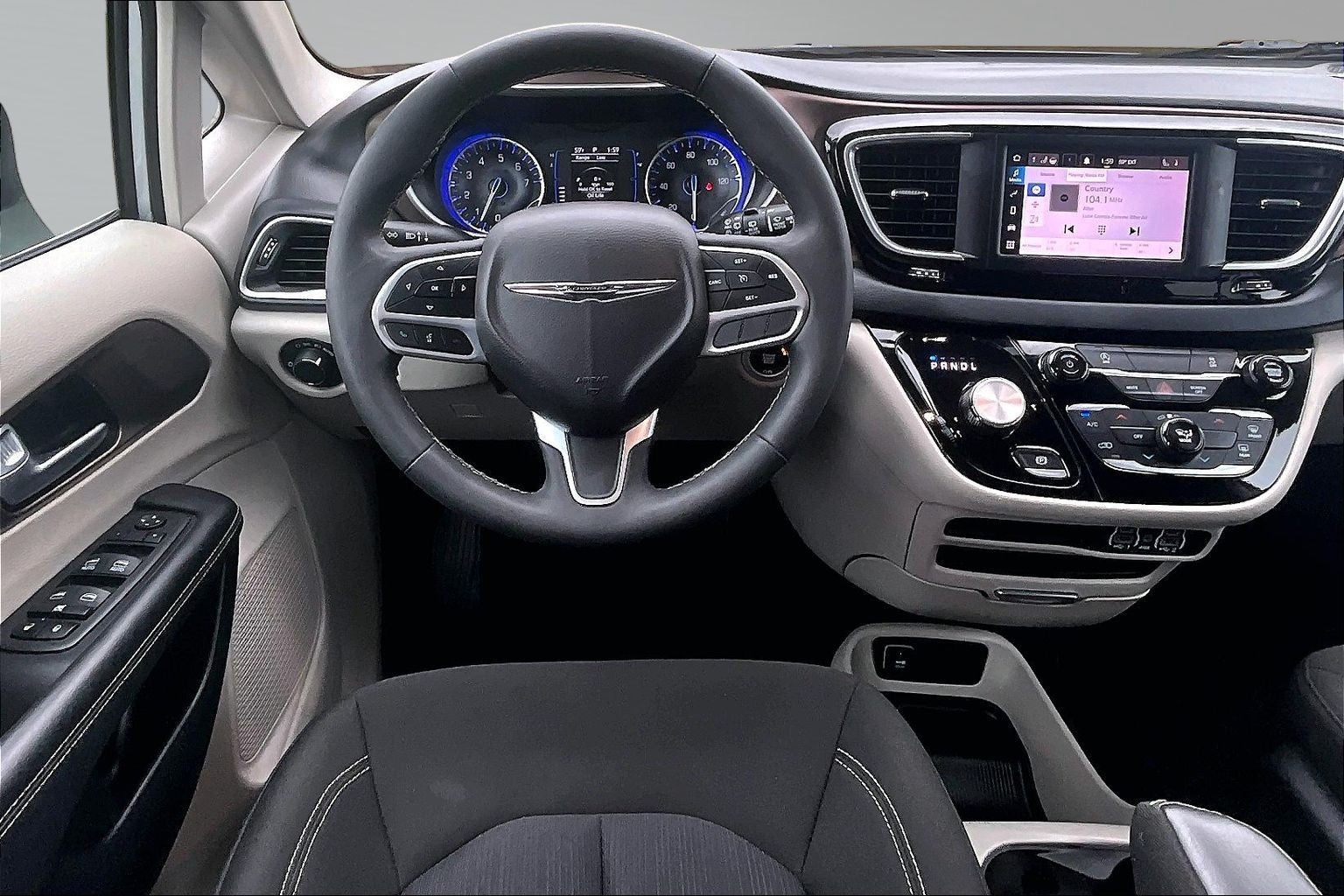 2024 Chrysler Voyager LX