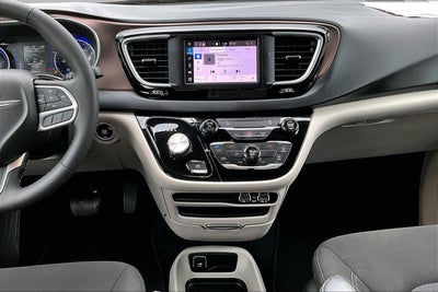 2024 Chrysler Voyager LX