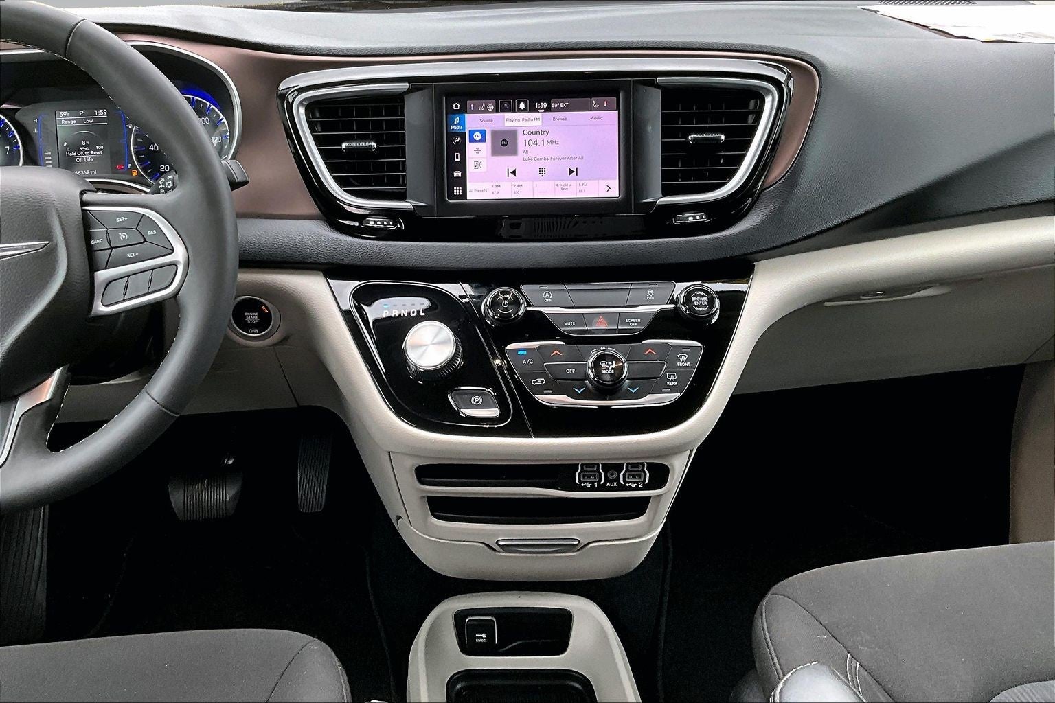 2024 Chrysler Voyager LX
