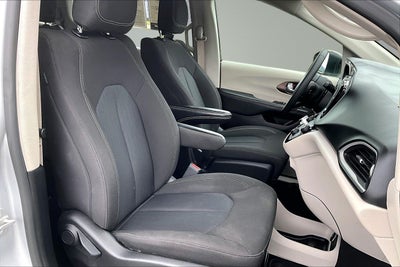 2024 Chrysler Voyager LX