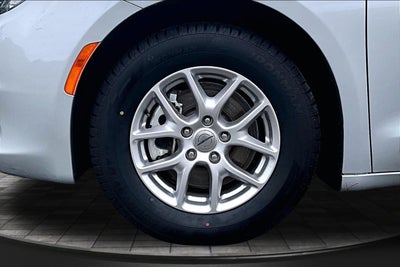 2024 Chrysler Voyager LX