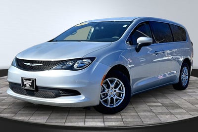 2022 Chrysler Voyager LX