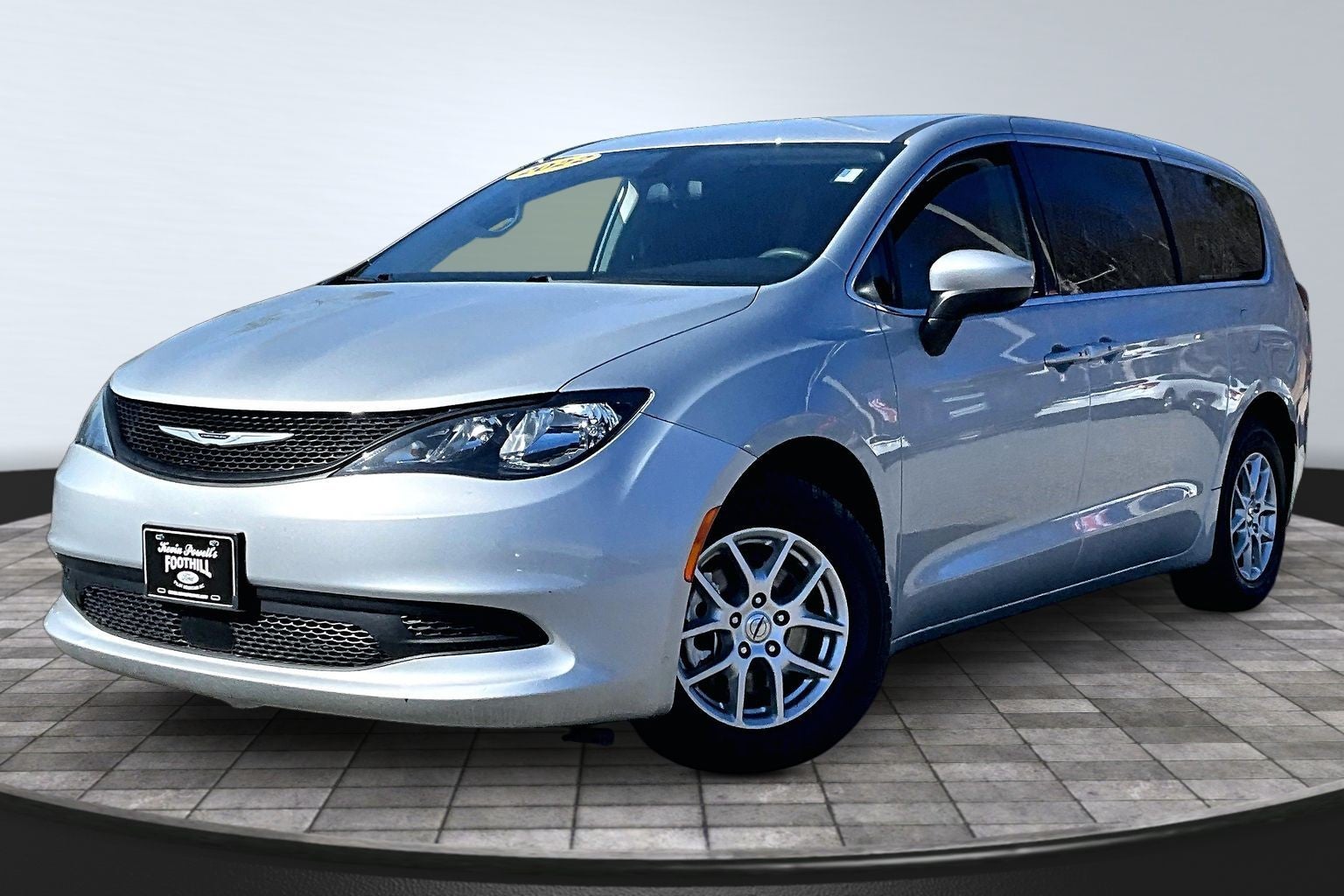 2022 Chrysler Voyager LX