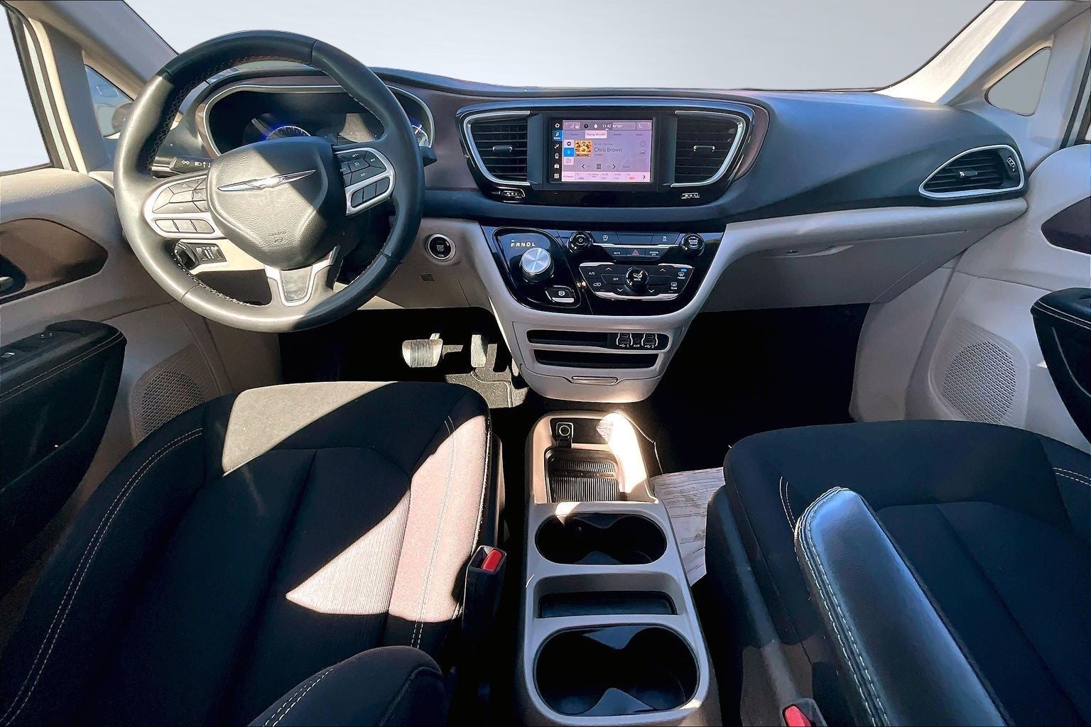 2022 Chrysler Voyager LX