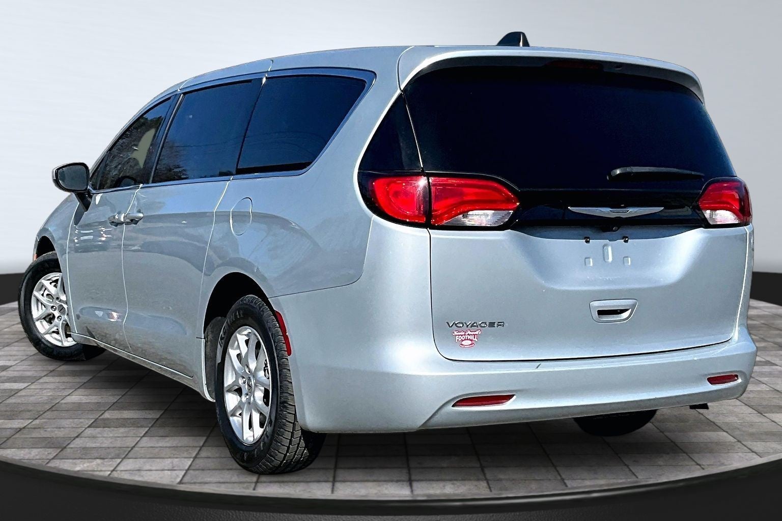 2022 Chrysler Voyager LX