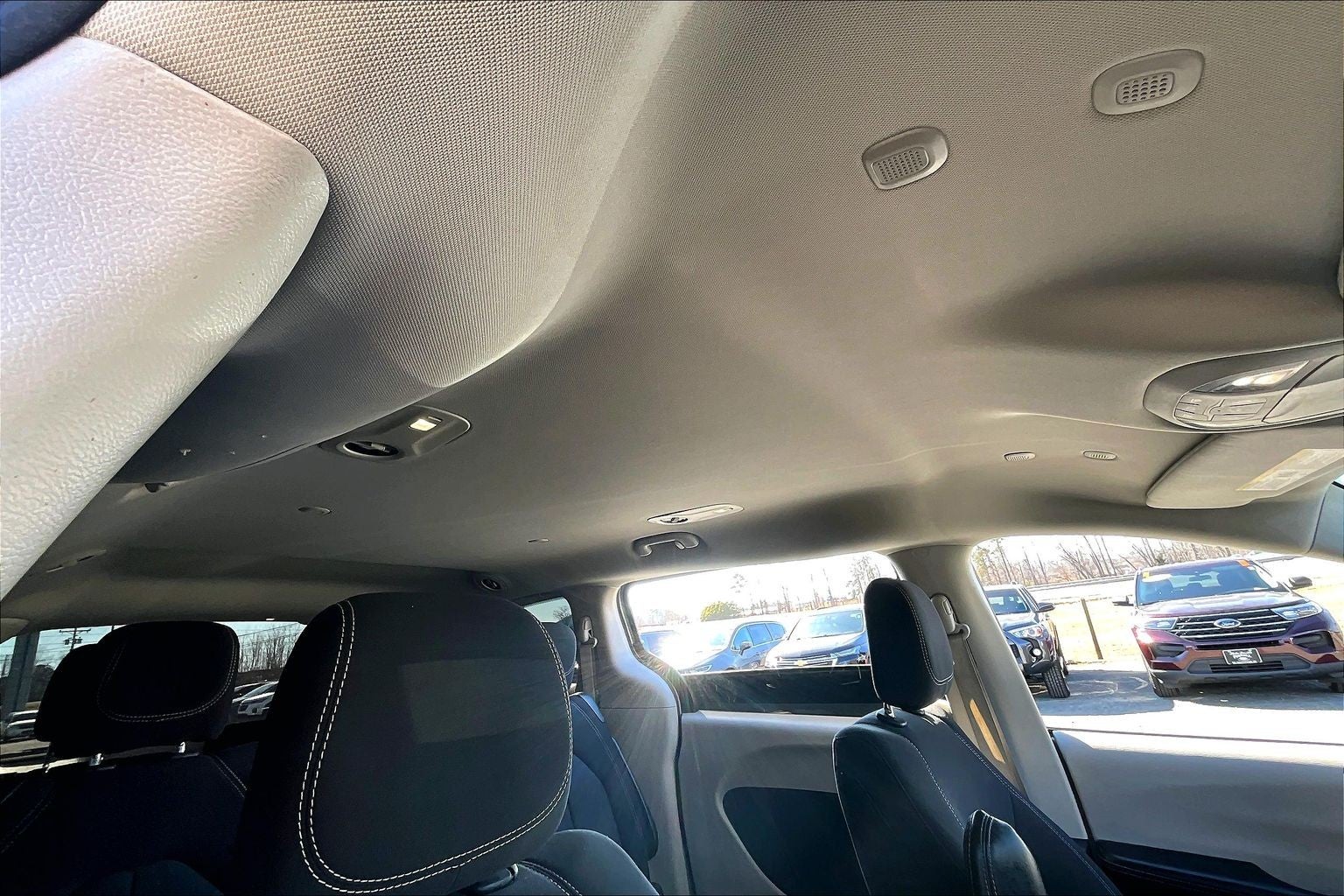 2022 Chrysler Voyager LX