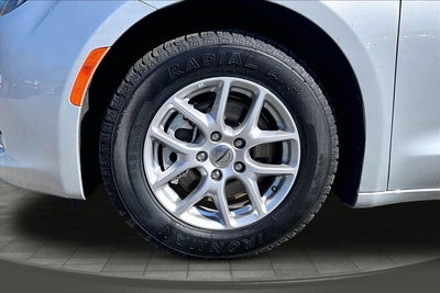 2022 Chrysler Voyager LX