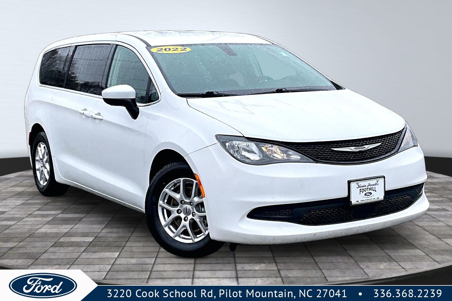 2022 Chrysler Voyager LX