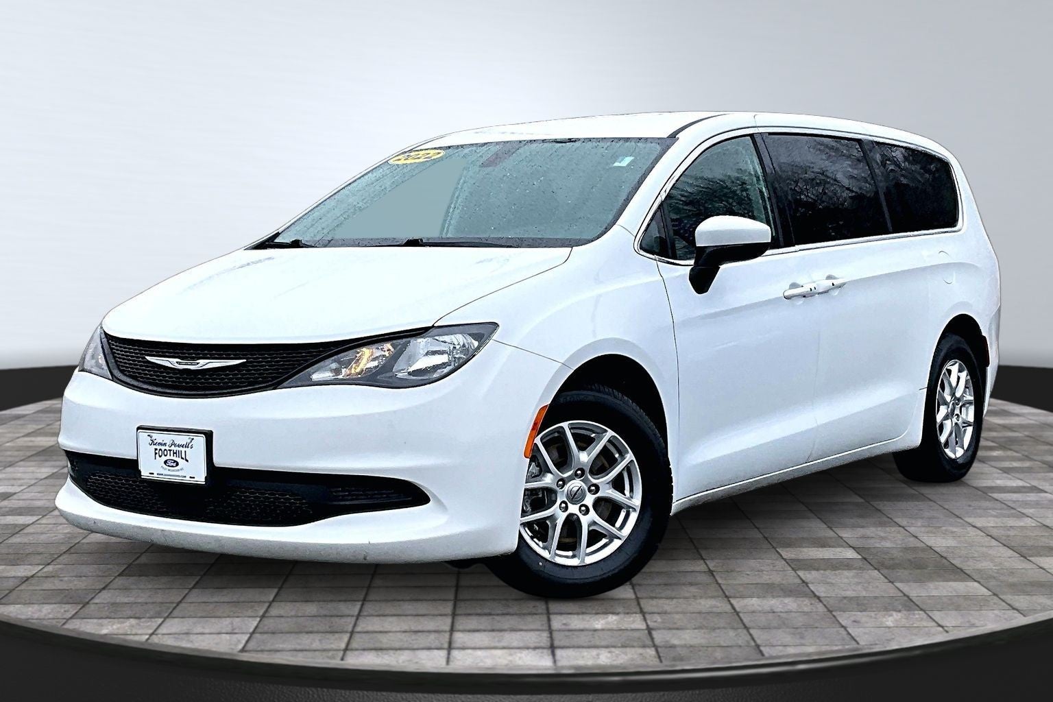 2022 Chrysler Voyager LX