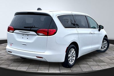 2022 Chrysler Voyager LX