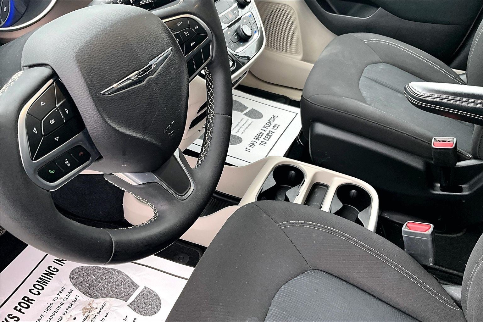 2022 Chrysler Voyager LX