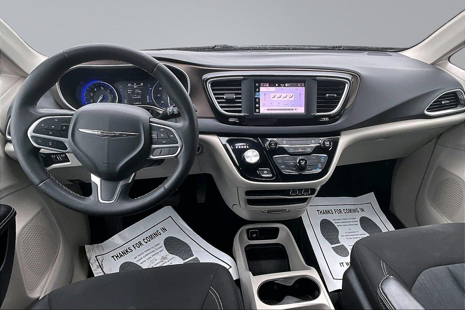 2022 Chrysler Voyager LX