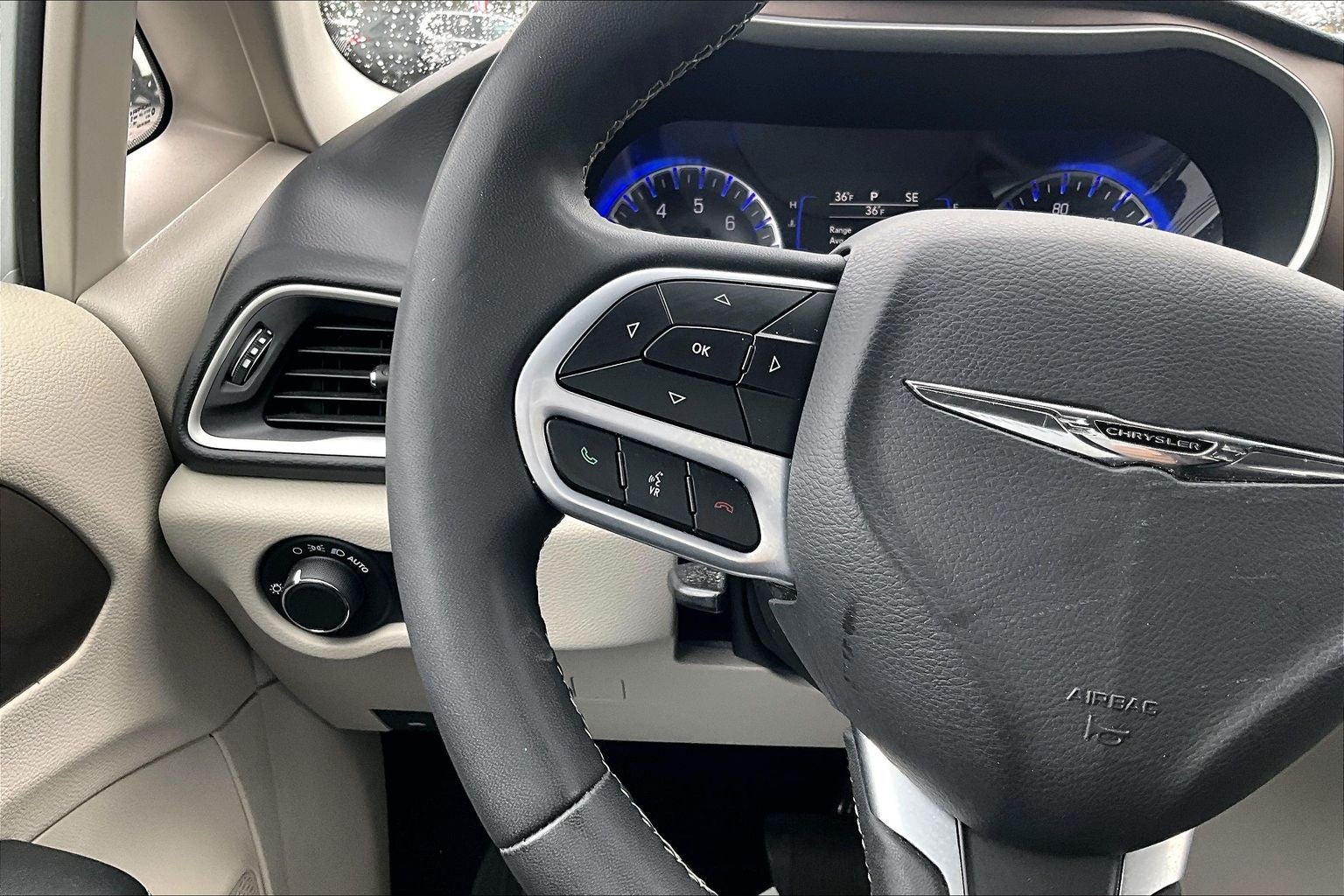 2022 Chrysler Voyager LX