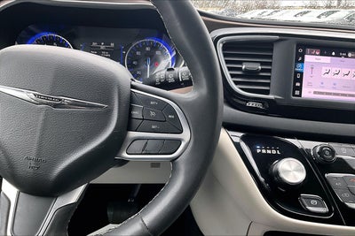 2022 Chrysler Voyager LX