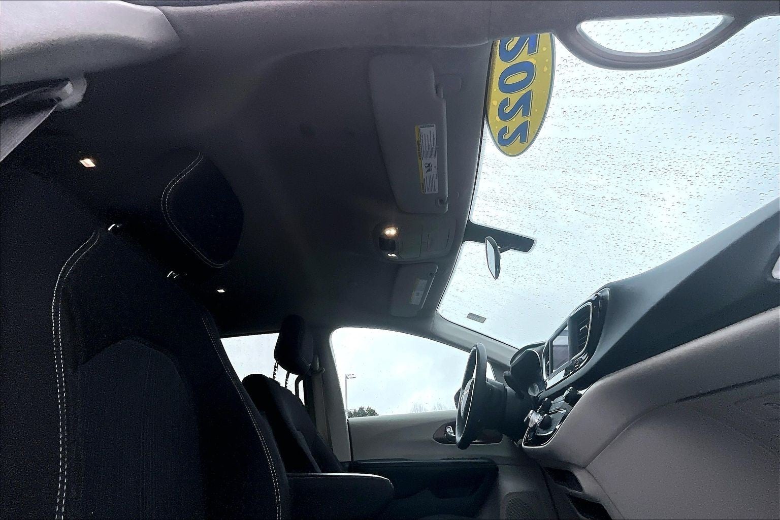 2022 Chrysler Voyager LX