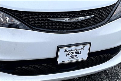 2022 Chrysler Voyager LX