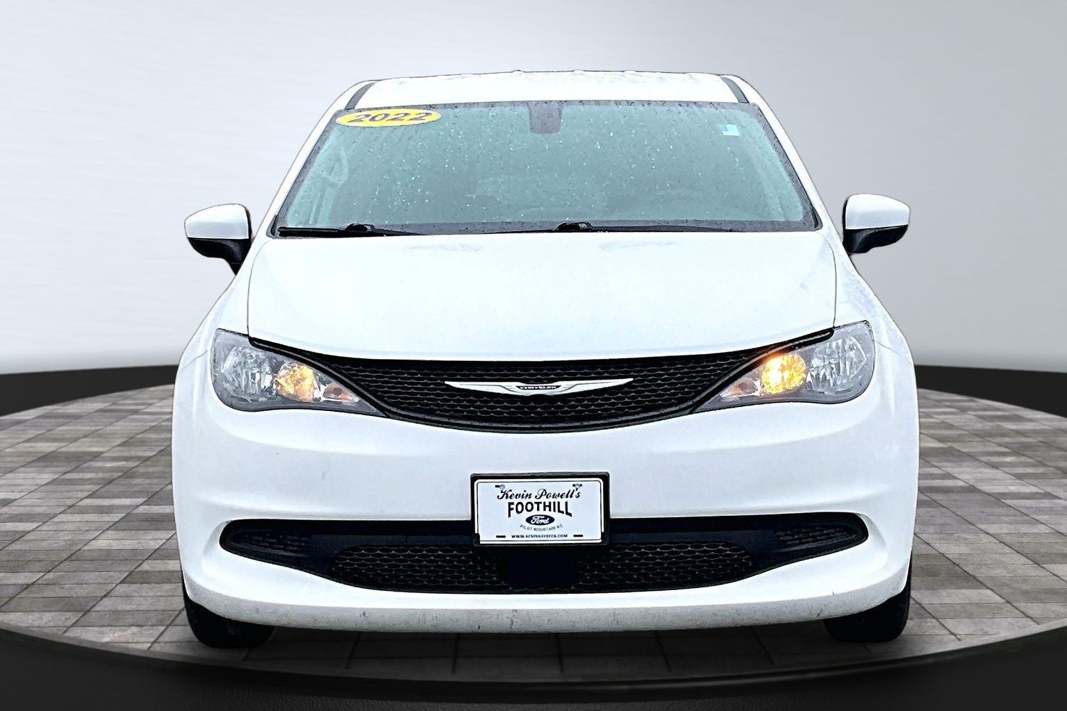 2022 Chrysler Voyager LX