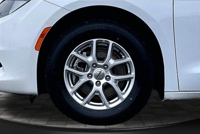 2022 Chrysler Voyager LX