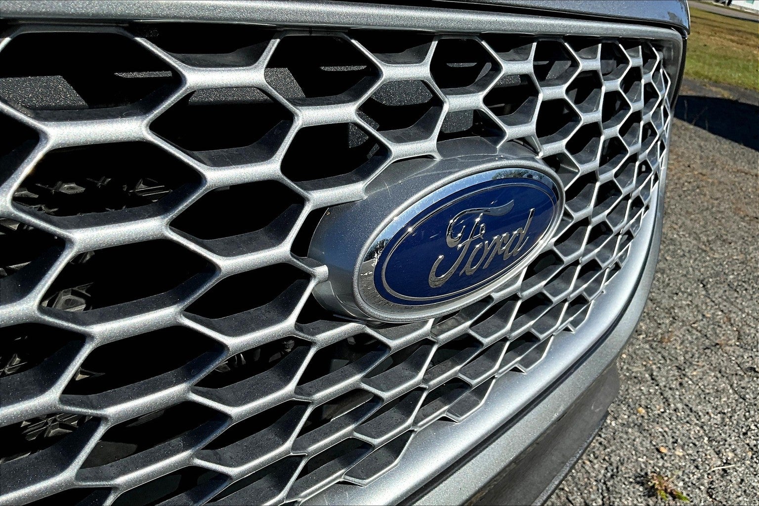 2023 Ford Edge SE