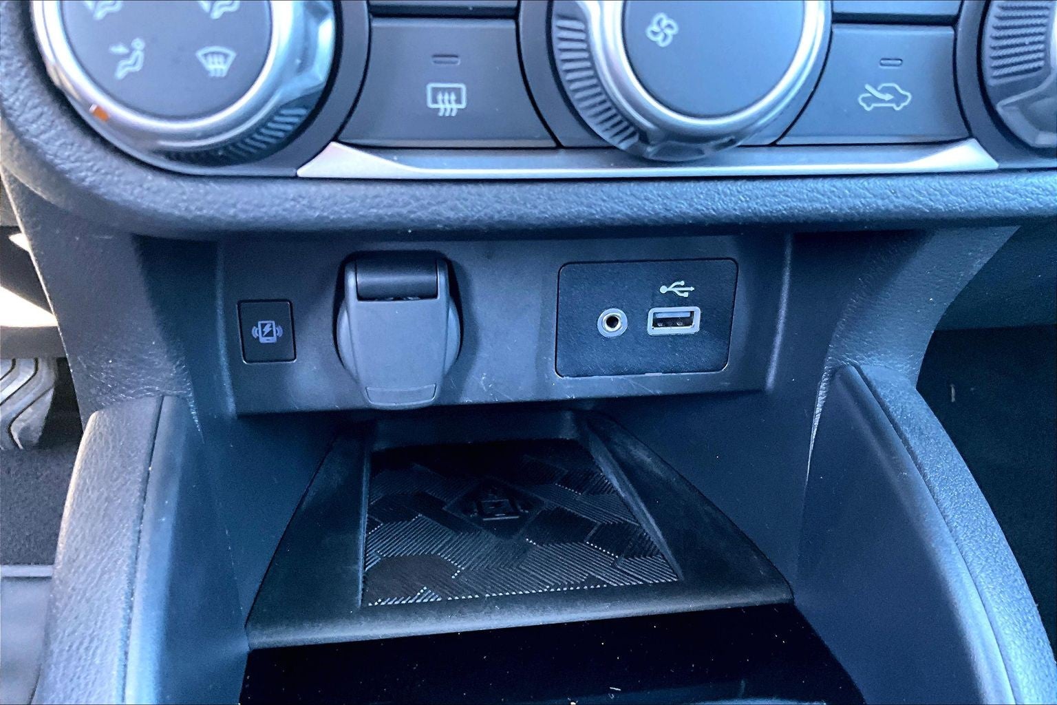 2023 Nissan Versa SV