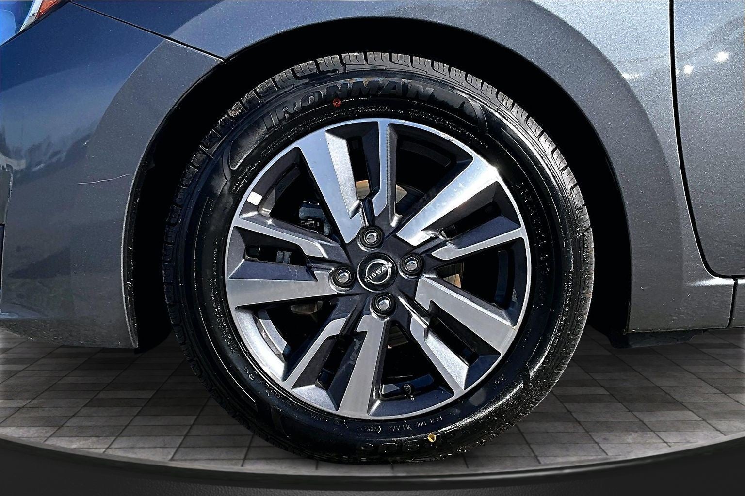 2023 Nissan Versa SV