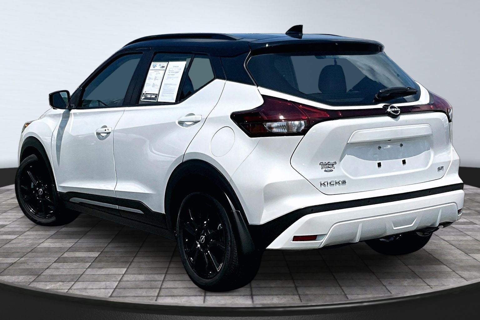 2023 Nissan Kicks SR