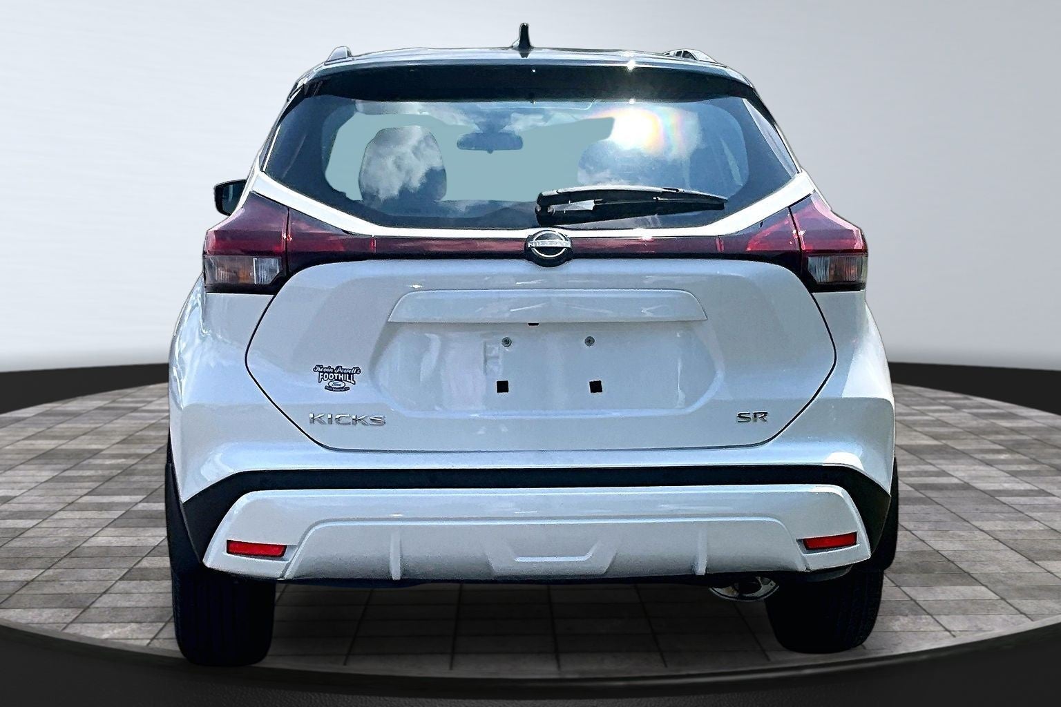 2023 Nissan Kicks SR