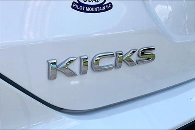 2023 Nissan Kicks SR