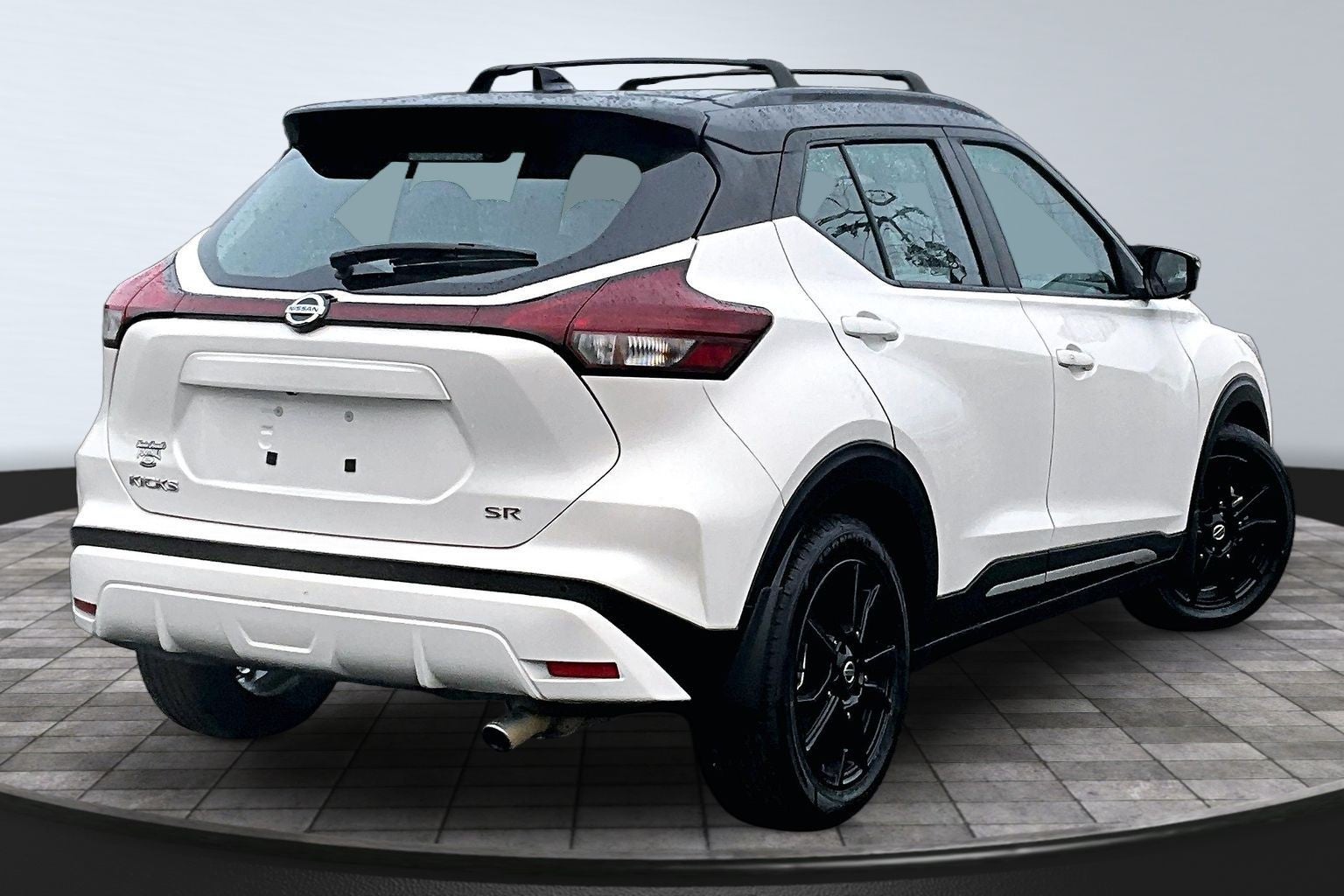 2021 Nissan Kicks SR