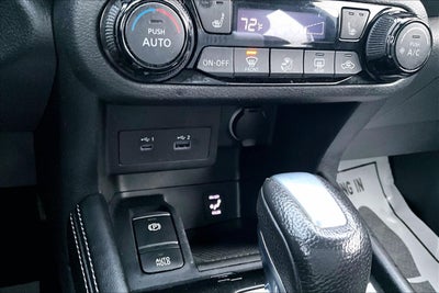 2021 Nissan Kicks SR