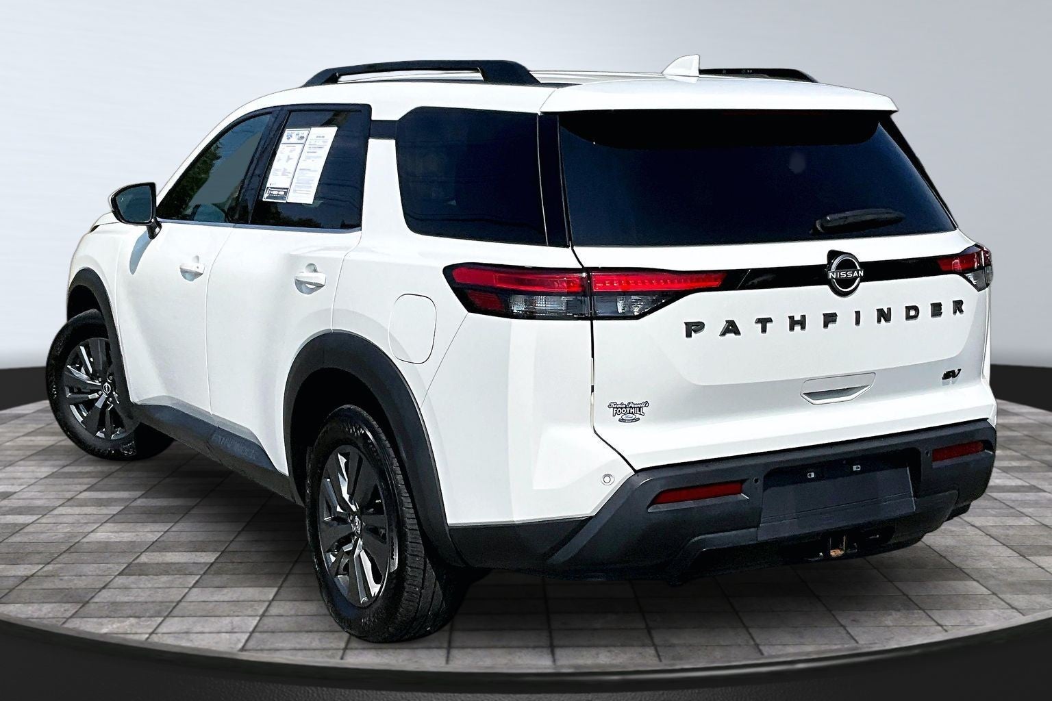 2024 Nissan Pathfinder SV