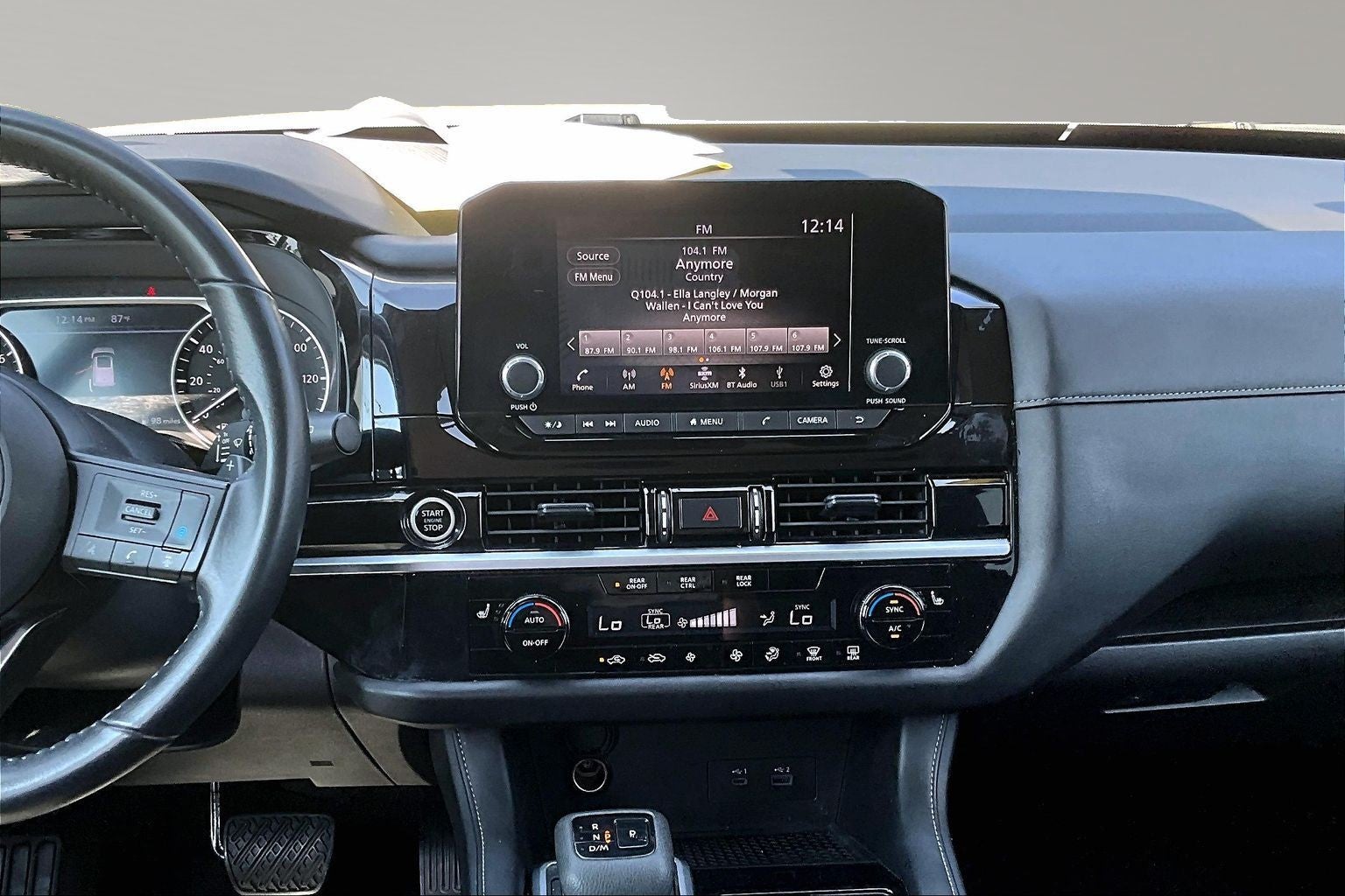2024 Nissan Pathfinder SV