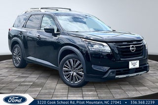 2023 Nissan Pathfinder SL