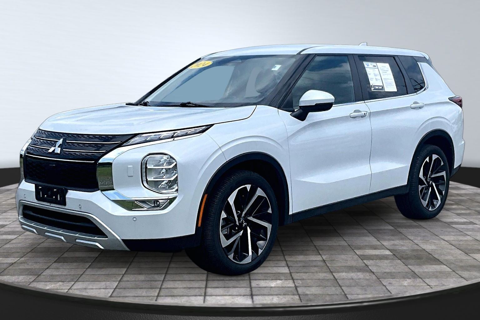 2024 Mitsubishi Outlander Base