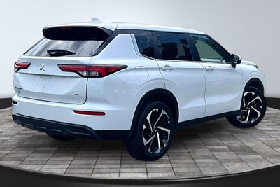 2024 Mitsubishi Outlander Base