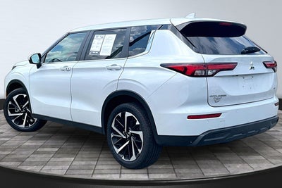 2024 Mitsubishi Outlander Base